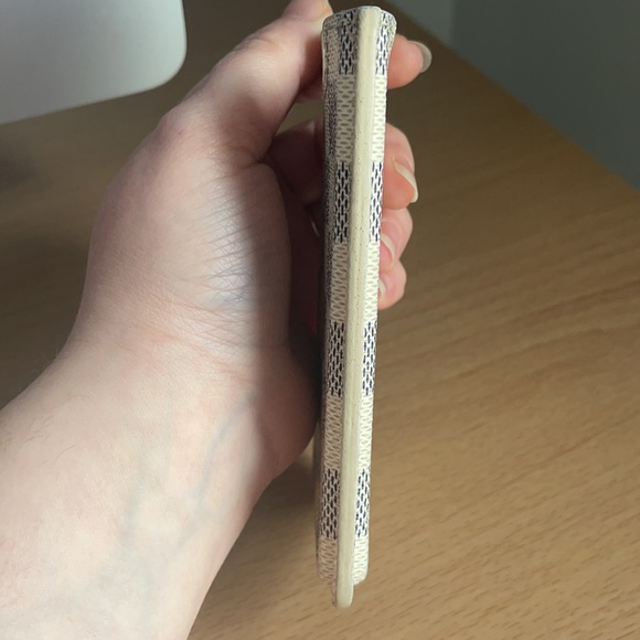 Louis Vuitton phone case - Picture 6 of 14